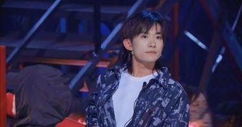 易烊千玺这就是街舞跳舞视频,舞动青春，动感十足